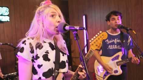 Charly Bliss Finds Its Perfect Match With Len's Steal My Sunshine Ringtone Ladda ner gratis Charly Bliss Finds Its Perfect Match With Len's Steal My Sunshine Ringtone Ladda ner gratis